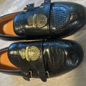 Black quality leather Boys Dress shoe in good condition barely worn. Size 32